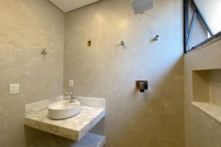 Casa à venda com 420m², 5 quartos e 7 vagas Casa à venda com 420m², 5 quartos e 7 vagasBanheiro da Suíte 4