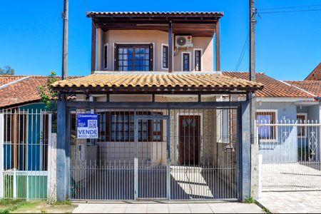 Casa à venda com 146m², 3 quartos e 2 vagas Casa à venda com 146m², 3 quartos e 2 vagasFachada