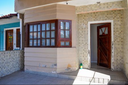 Casa à venda com 146m², 3 quartos e 2 vagas Casa à venda com 146m², 3 quartos e 2 vagasFachada