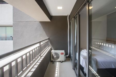 Varanda de kitnet/studio para alugar com 1 quarto, 23m² em Santo Amaro, São Paulo