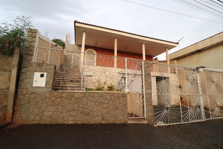 Casa para alugar com 500m², 4 quartos e 4 vagasFachada