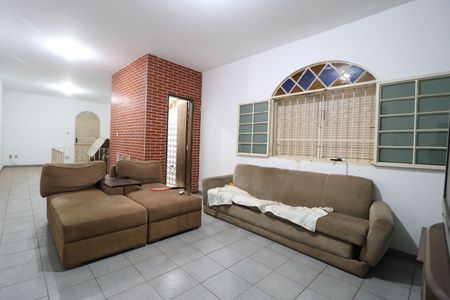 Casa para alugar com 500m², 4 quartos e 4 vagasSala