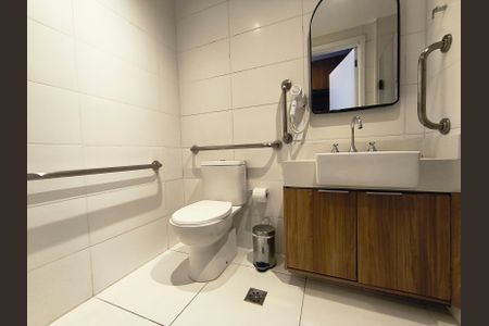 Banheiro de kitnet/studio à venda com 1 quarto, 50m² em Vila Mariana, São Paulo