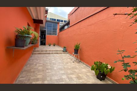 Casa à venda com 70m², 2 quartos e 2 vagasEntrada/Jardim