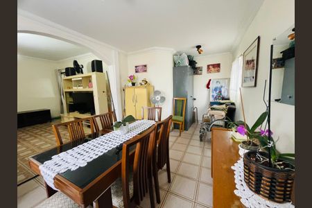 Casa à venda com 300m², 6 quartos e 3 vagas Casa à venda com 300m², 6 quartos e 3 vagasCopa