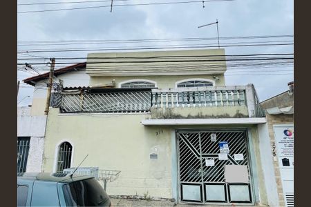 Casa à venda com 300m², 6 quartos e 3 vagas Casa à venda com 300m², 6 quartos e 3 vagasFachada