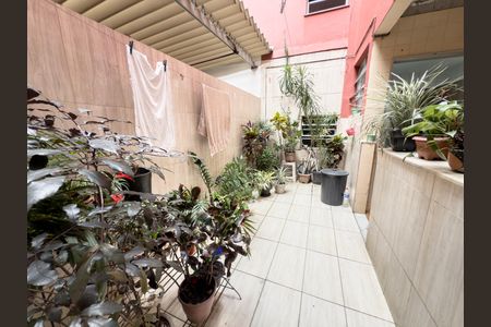 Apartamento à venda com 60m², 2 quartos e 1 vagaÁrea de Serviço