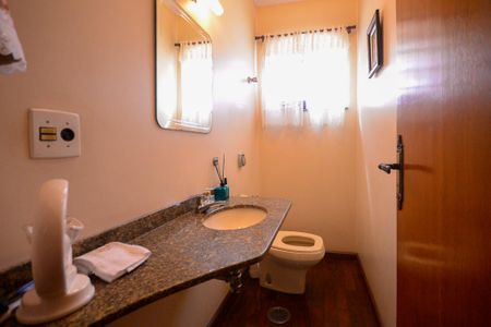 Lavabo de casa para alugar com 3 quartos, 293m² em Bosque da Saúde, São Paulo