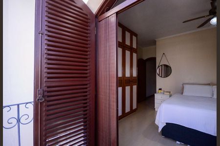 Casa à venda com 289m², 3 quartos e 6 vagasQuarto 2 Varanda