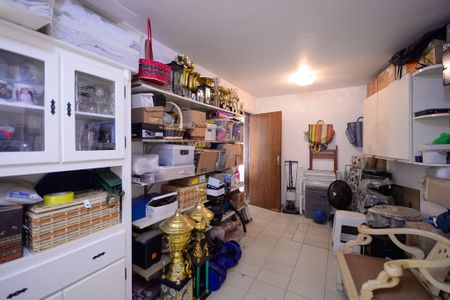 Casa à venda com 289m², 3 quartos e 6 vagasDeposito