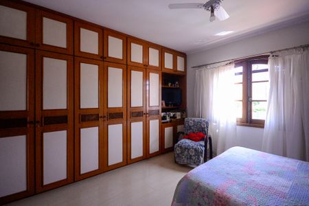 Casa à venda com 289m², 3 quartos e 6 vagasSuite