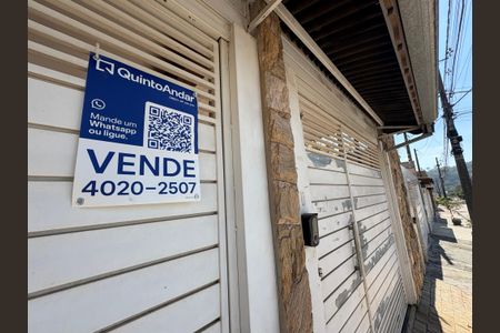 Casa à venda com 183m², 4 quartos e 2 vagasFachada + Placa