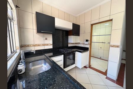 Casa à venda com 183m², 4 quartos e 2 vagasCozinha