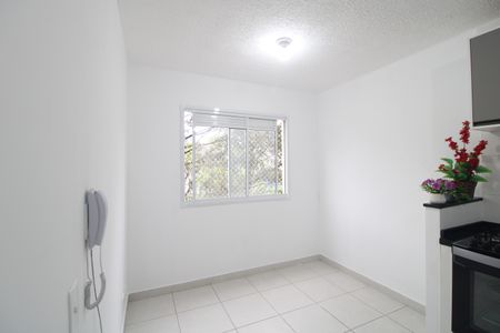 Sala/Cozinha de apartamento para alugar com 2 quartos, 34m² em Jardim Itacolomi, São Paulo