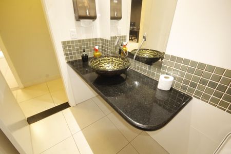 Casa à venda com 248m², 5 quartos e 4 vagasBanheiro 2