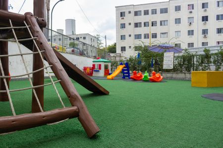 Apartamento para alugar com 40m², 2 quartos e 1 vaga Apartamento para alugar com 40m², 2 quartos e 1 vagaÁrea comum - Playground