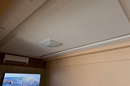 Apartamento à venda com 75m², 2 quartos e 2 vagasIluminação - Sala