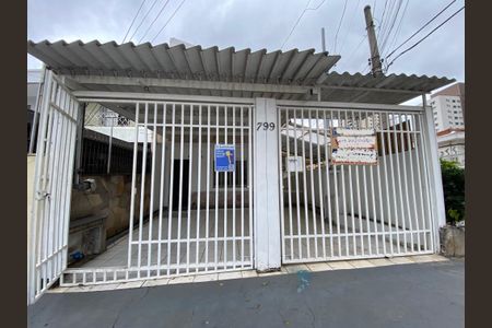Casa à venda com 162m², 3 quartos e 4 vagas Casa à venda com 162m², 3 quartos e 4 vagasFachada