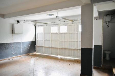 Casa à venda com 162m², 3 quartos e 4 vagas Casa à venda com 162m², 3 quartos e 4 vagasGaragem 1