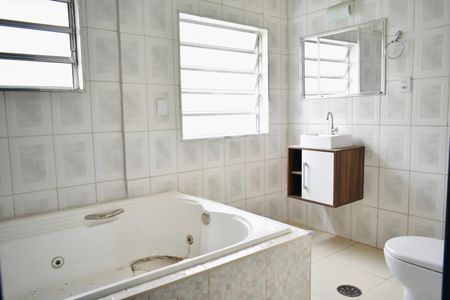 Casa à venda com 162m², 3 quartos e 4 vagas Casa à venda com 162m², 3 quartos e 4 vagasBanheiro da Suíte 2