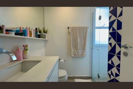 Apartamento à venda com 80m², 2 quartos e 2 vagas Apartamento à venda com 80m², 2 quartos e 2 vagasBanheiro da Suíte
