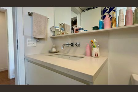 Apartamento à venda com 80m², 2 quartos e 2 vagas Apartamento à venda com 80m², 2 quartos e 2 vagasBanheiro da Suíte