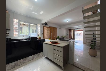 Casa à venda com 112m², 2 quartos e 2 vagas Casa à venda com 112m², 2 quartos e 2 vagasCozinha