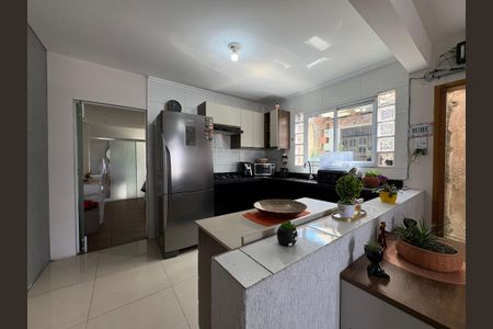 Casa à venda com 112m², 2 quartos e 2 vagas Casa à venda com 112m², 2 quartos e 2 vagasCozinha