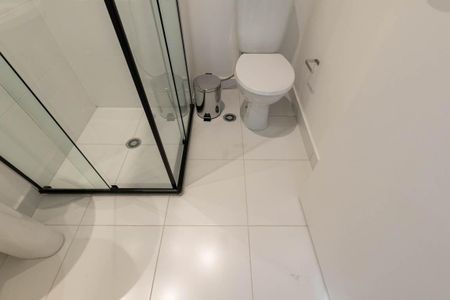 Banheiro de apartamento para alugar com 1 quarto, 26m² em República, São Paulo