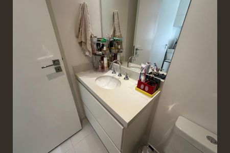 Apartamento à venda com 90m², 2 quartos e 2 vagas Apartamento à venda com 90m², 2 quartos e 2 vagasBanheiro da Suíte