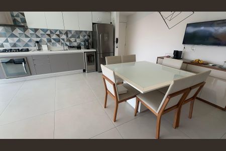 Apartamento à venda com 90m², 2 quartos e 2 vagas Apartamento à venda com 90m², 2 quartos e 2 vagasSala
