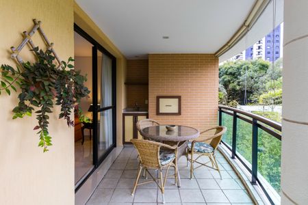 Varanda Sala de apartamento à venda com 3 quartos, 194m² em Vila Suzana, São Paulo