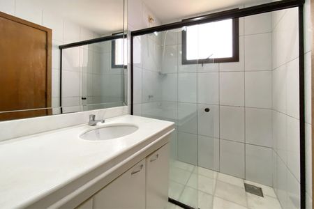 Apartamento à venda com 102m², 3 quartos e 2 vagas Apartamento à venda com 102m², 3 quartos e 2 vagasBanheiro da Suíte
