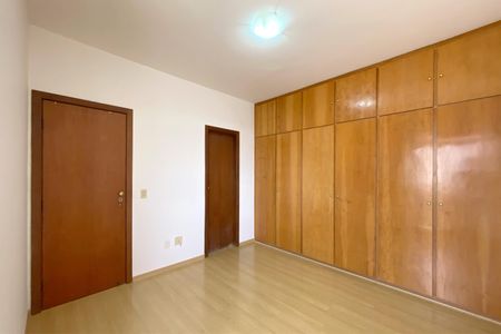 Apartamento à venda com 102m², 3 quartos e 2 vagas Apartamento à venda com 102m², 3 quartos e 2 vagasSuite