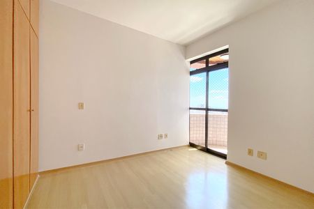 Apartamento à venda com 102m², 3 quartos e 2 vagas Apartamento à venda com 102m², 3 quartos e 2 vagasSuite
