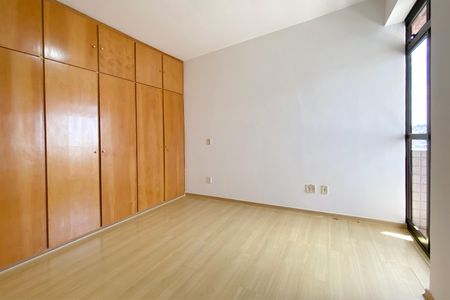 Apartamento à venda com 102m², 3 quartos e 2 vagas Apartamento à venda com 102m², 3 quartos e 2 vagasSuite
