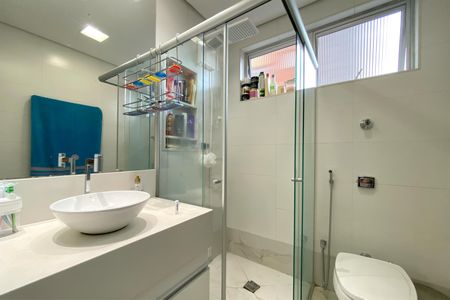 Apartamento à venda com 106m², 3 quartos e 2 vagasBanheiro da Suíte