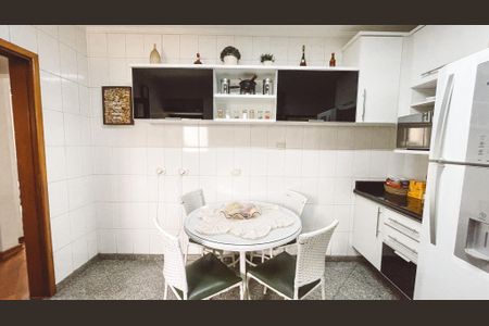 Apartamento à venda com 150m², 4 quartos e 3 vagas Apartamento à venda com 150m², 4 quartos e 3 vagasCozinha