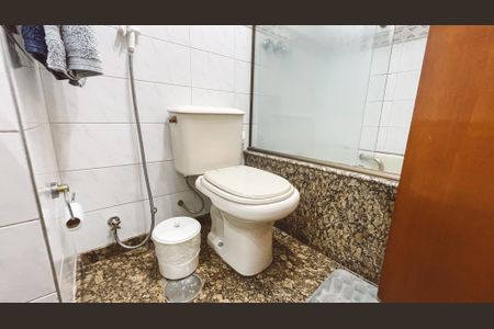 Apartamento à venda com 150m², 4 quartos e 3 vagas Apartamento à venda com 150m², 4 quartos e 3 vagasBanheiro da Suíte 1