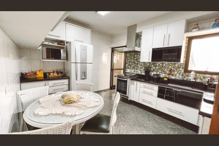 Apartamento à venda com 150m², 4 quartos e 3 vagas Apartamento à venda com 150m², 4 quartos e 3 vagasCozinha