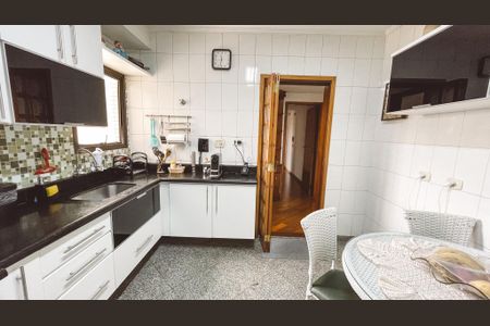 Apartamento à venda com 150m², 4 quartos e 3 vagas Apartamento à venda com 150m², 4 quartos e 3 vagasCozinha