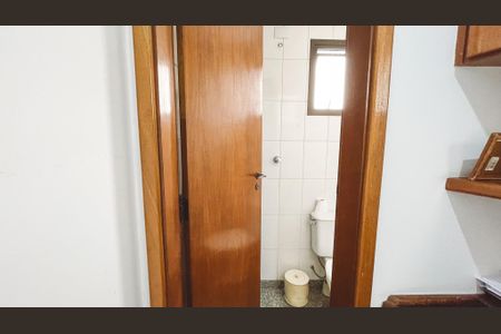 Apartamento à venda com 150m², 4 quartos e 3 vagas Apartamento à venda com 150m², 4 quartos e 3 vagasBanheiro de Serviço