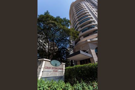 Apartamento à venda com 51m², 2 quartos e 1 vaga Apartamento à venda com 51m², 2 quartos e 1 vagaFachada