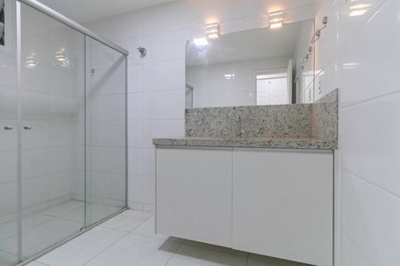 Apartamento à venda com 247m², 4 quartos e 2 vagasBanheiro da suíte 