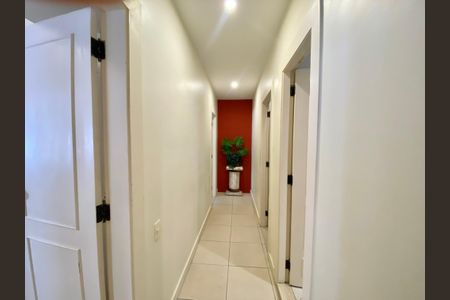 Apartamento para alugar com 250m², 3 quartos e sem vaga Apartamento para alugar com 250m², 3 quartos e sem vagaCorredor