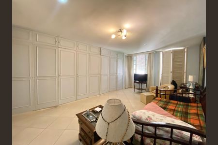 Apartamento para alugar com 250m², 3 quartos e sem vaga Apartamento para alugar com 250m², 3 quartos e sem vagaSuite