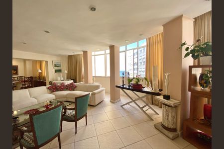 Apartamento para alugar com 250m², 3 quartos e sem vaga Apartamento para alugar com 250m², 3 quartos e sem vagaSala