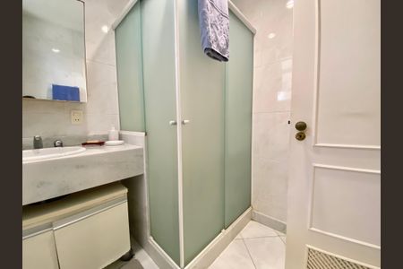 Apartamento para alugar com 250m², 3 quartos e sem vaga Apartamento para alugar com 250m², 3 quartos e sem vagaBanheiro 1