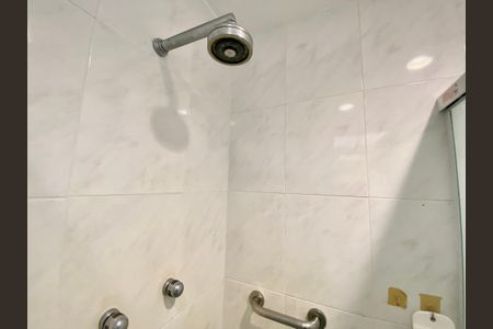 Apartamento para alugar com 250m², 3 quartos e sem vaga Apartamento para alugar com 250m², 3 quartos e sem vagaBanheiro 1