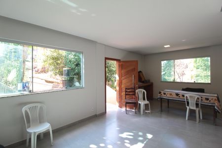 Sala de casa para alugar com 2 quartos, 74m² em Viena (Justinópolis), Ribeirão das Neves